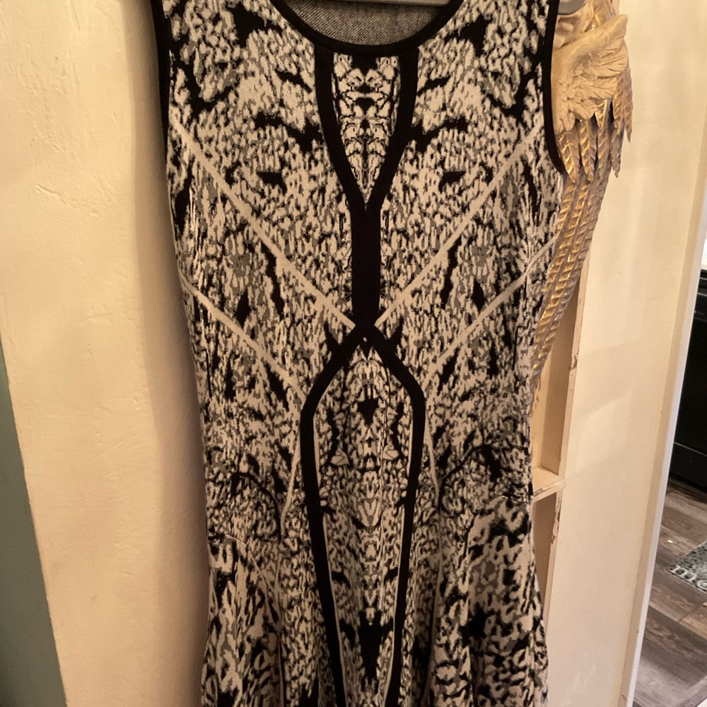 Chic Monochrome Patterned Midi Dress